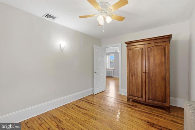 272 E NORTH LN, Conshohocken, PA 19428