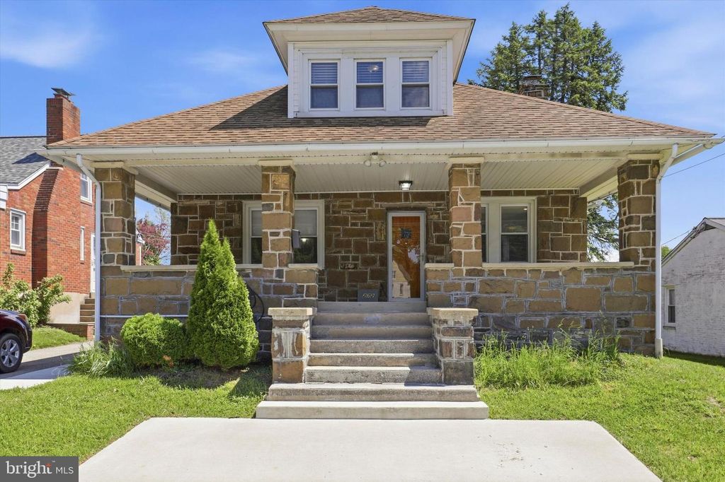 272 E NORTH LN, Conshohocken, PA 19428