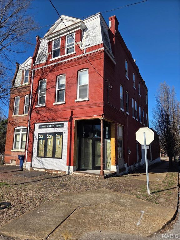 3801 Marine Avenue, St Louis, MO 63118
