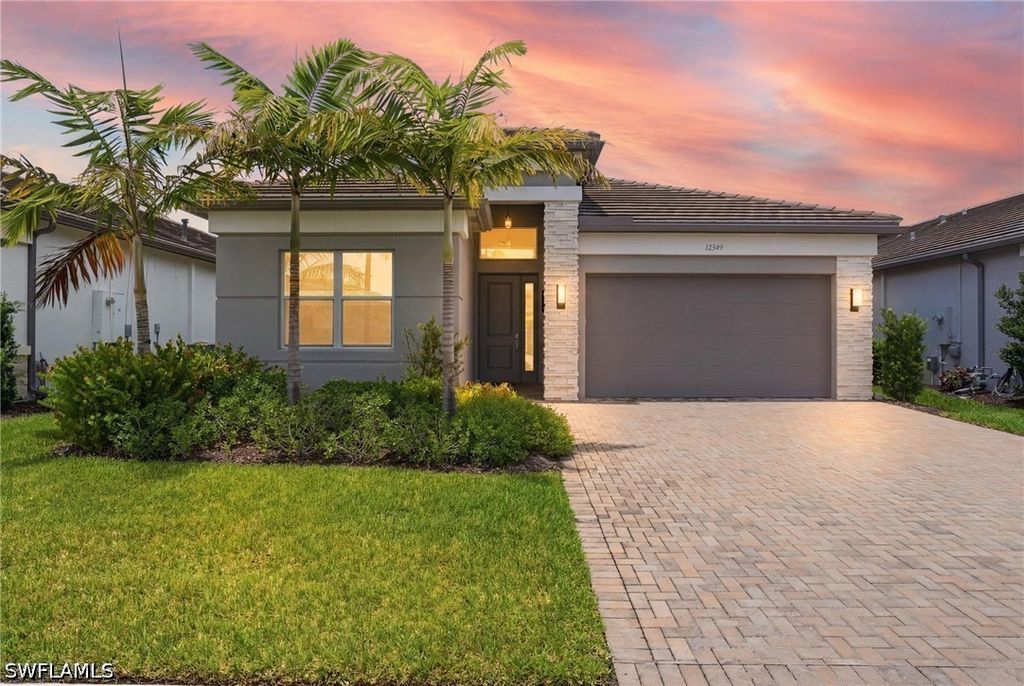 12349 Dahlia CT, Naples, FL 34120