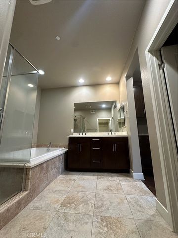 50 Soho, Irvine, CA 92612