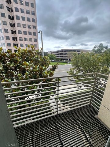 50 Soho, Irvine, CA 92612