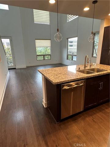 50 Soho, Irvine, CA 92612