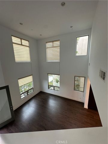 50 Soho, Irvine, CA 92612