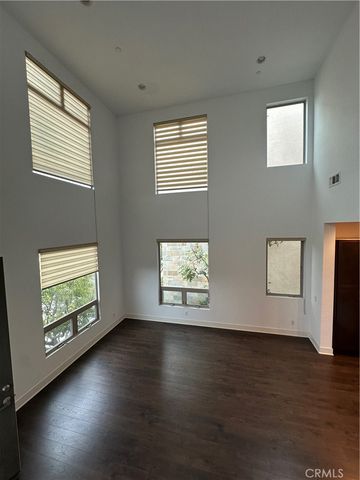 50 Soho, Irvine, CA 92612