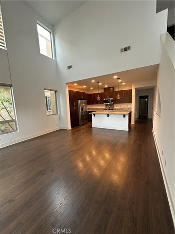 50 Soho, Irvine, CA 92612