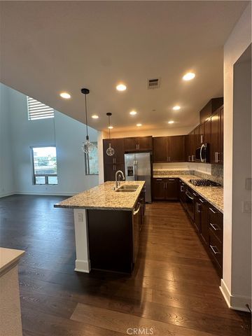 50 Soho, Irvine, CA 92612