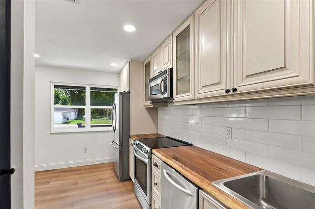 6105 NW 57TH COURT, Ocala, FL 34482