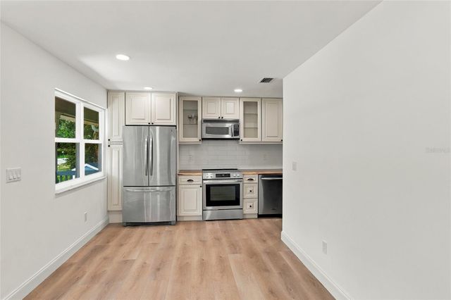 6105 NW 57TH COURT, Ocala, FL 34482