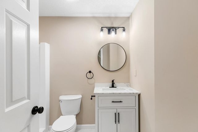 17 Lions Lane 2005, Salem, MA 01970