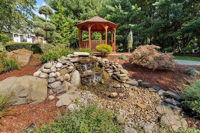 17 Lions Lane 2005, Salem, MA 01970