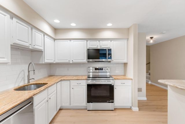 17 Lions Lane 2005, Salem, MA 01970