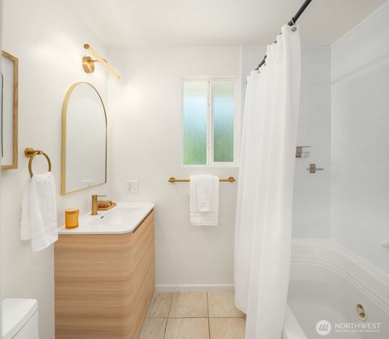 7046 NE 138th Street, Kirkland, WA 98034