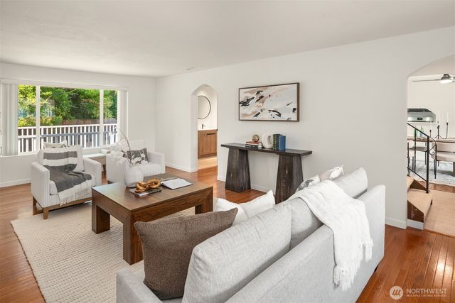 7046 NE 138th Street, Kirkland, WA 98034