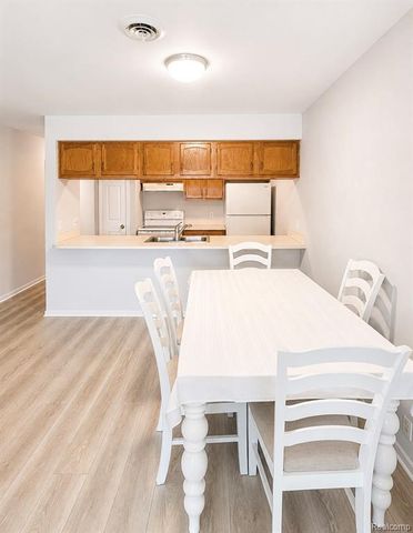 29838 Utica Road 25, Roseville, MI 48066