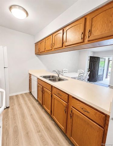 29838 Utica Road 25, Roseville, MI 48066