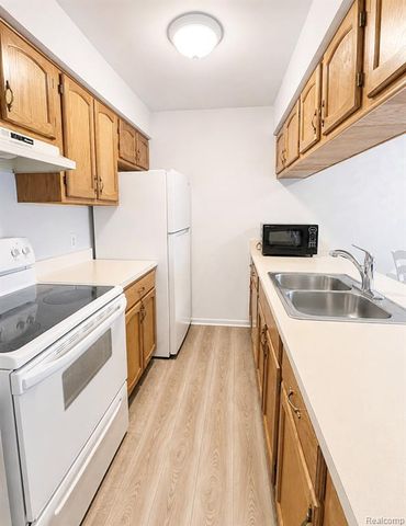 29838 Utica Road 25, Roseville, MI 48066