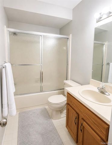 29838 Utica Road 25, Roseville, MI 48066