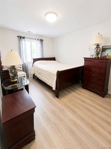 29838 Utica Road 25, Roseville, MI 48066