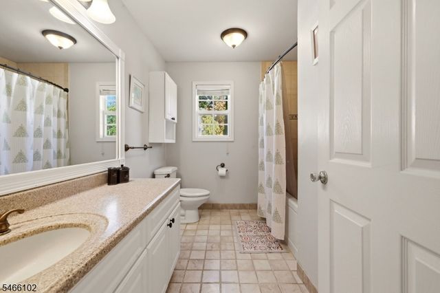 10 Macintosh Dr, Andover Twp., NJ 07848