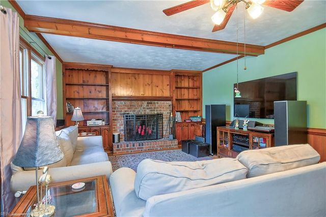 617 Saint Brides RD W, Chesapeake, VA 23322