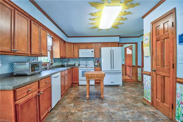 617 Saint Brides RD W, Chesapeake, VA 23322