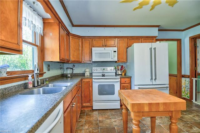 617 Saint Brides RD W, Chesapeake, VA 23322