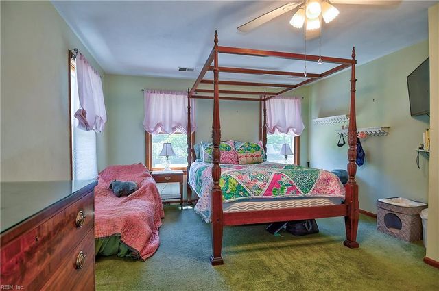 617 Saint Brides RD W, Chesapeake, VA 23322