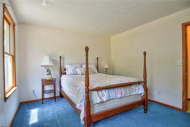 617 Saint Brides RD W, Chesapeake, VA 23322