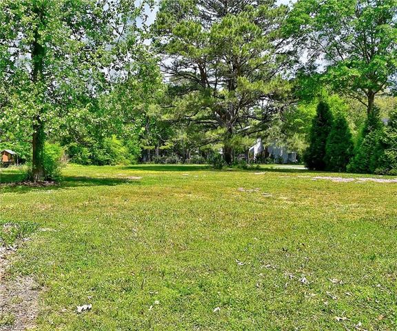 617 Saint Brides RD W, Chesapeake, VA 23322