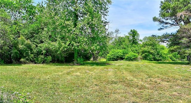 617 Saint Brides RD W, Chesapeake, VA 23322