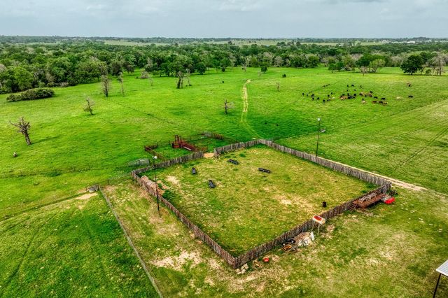 2204 Carter Rd, Bellville, TX 77418