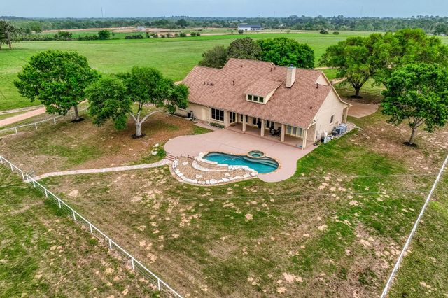 2204 Carter Rd, Bellville, TX 77418