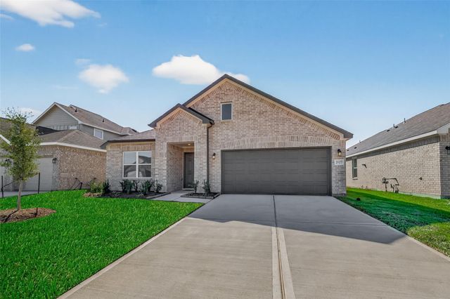 2111 Spring Hollow Drive, Baytown, TX 77521