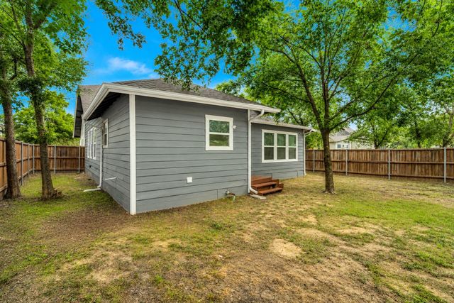 304 W 4th Street, Ferris, TX 75125