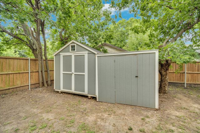 304 W 4th Street, Ferris, TX 75125