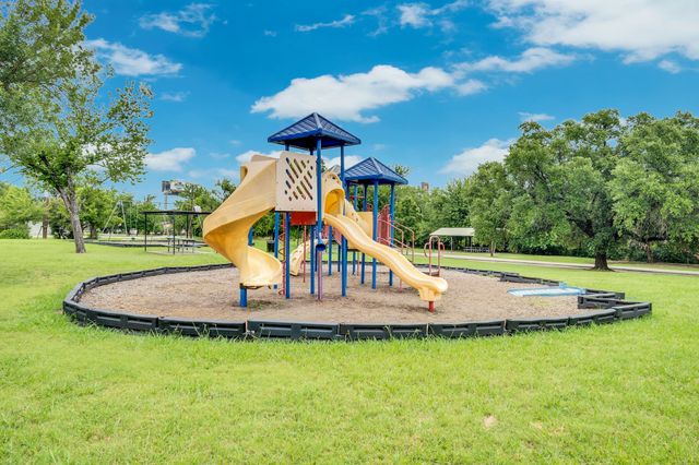 304 W 4th Street, Ferris, TX 75125