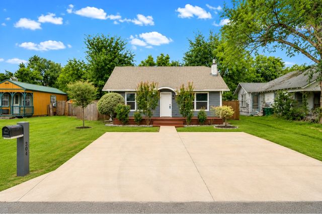 304 W 4th Street, Ferris, TX 75125
