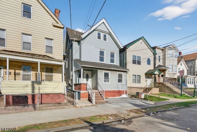 136 Smith St, Elizabeth City, NJ 07201