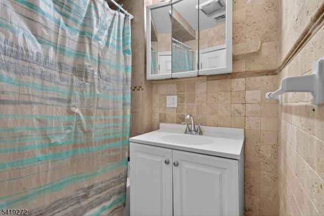 136 Smith St, Elizabeth City, NJ 07201