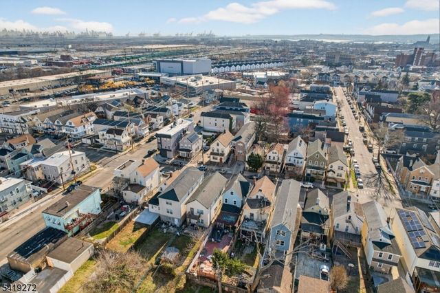 136 Smith St, Elizabeth City, NJ 07201