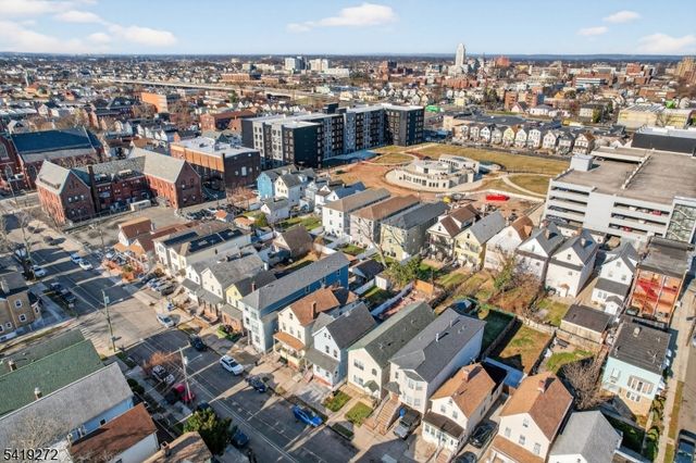 136 Smith St, Elizabeth City, NJ 07201