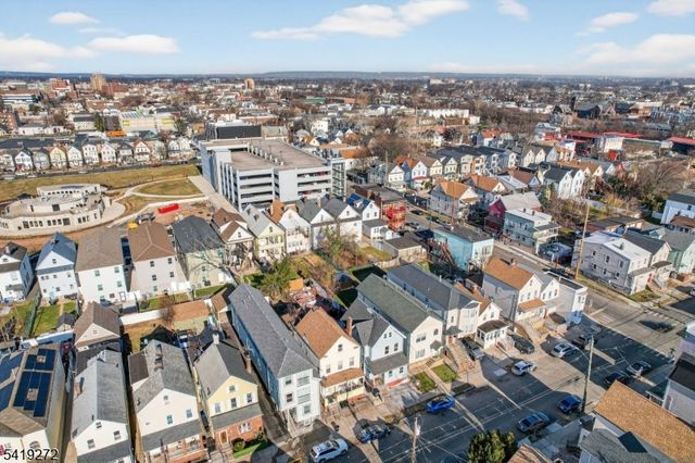 136 Smith St, Elizabeth City, NJ 07201