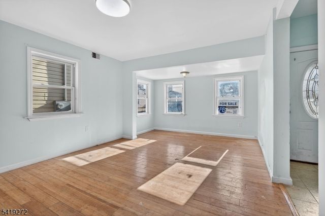 136 Smith St, Elizabeth City, NJ 07201