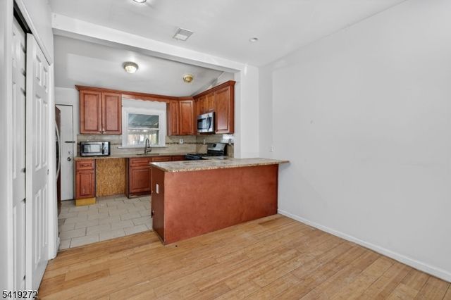 136 Smith St, Elizabeth City, NJ 07201