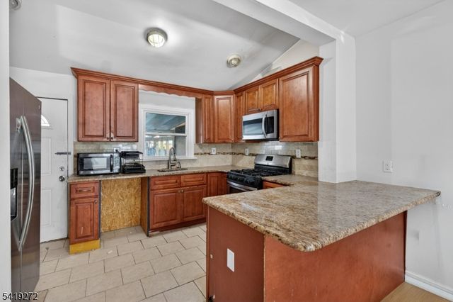 136 Smith St, Elizabeth City, NJ 07201