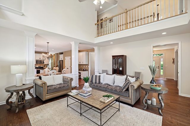 1013 Cherry Springs Dr, Cottontown, TN 37048