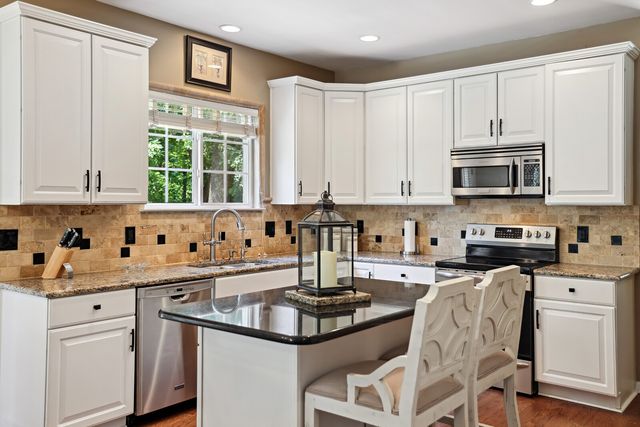 1013 Cherry Springs Dr, Cottontown, TN 37048