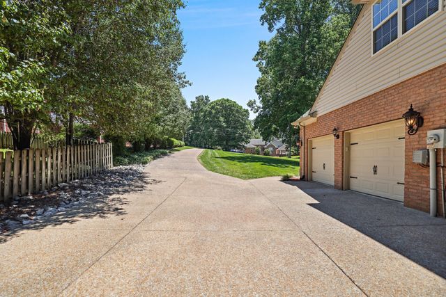 1013 Cherry Springs Dr, Cottontown, TN 37048
