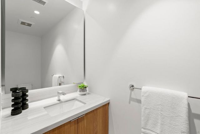 2750 4th 203, San Diego, CA 92103